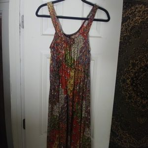 Knee Length Dress w Feather Floral Design